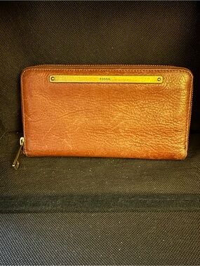 Vintage Fossil Cognac Leather Zip-Around Wallet with Gold Accent. OSP
